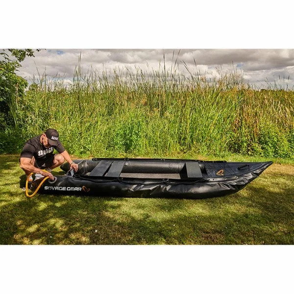 Kayak gonflable de pêche Savage Gear Kayak E-RIDER 330 carbon optix kayak